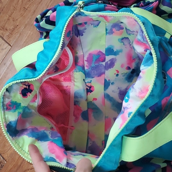 Ivivva athletica zigzag ruffle duffel bag - Picture 9 of 11